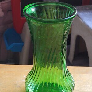 Vintage Hoosier Glass Vase Emerald Green, 4090 Ribbed Swirl Flower 10" BIN D